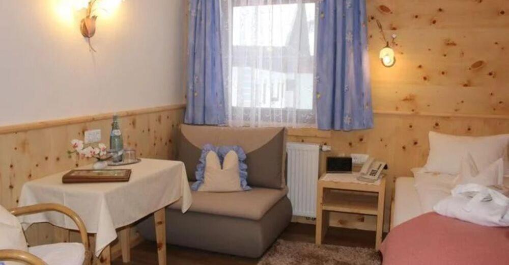 Hotel Edelweiß Garni Berwang Extérieur photo