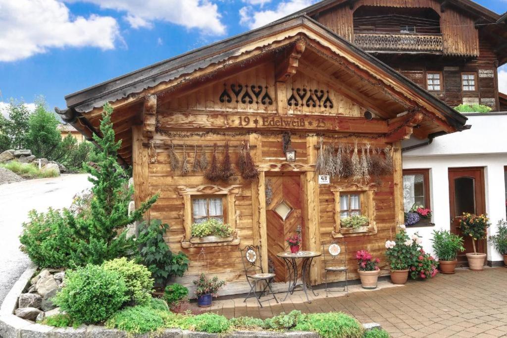 Hotel Edelweiß Garni Berwang Extérieur photo